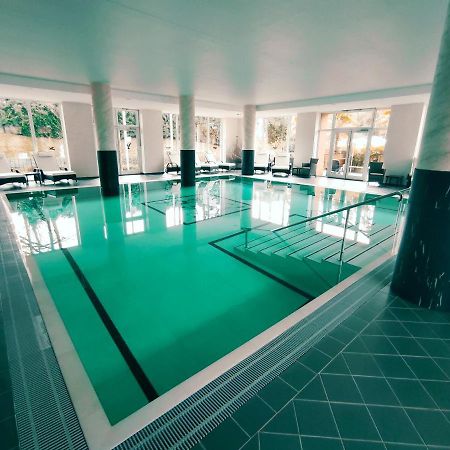 The Lakeside - Burghotel Zu Strausberg Buitenkant foto