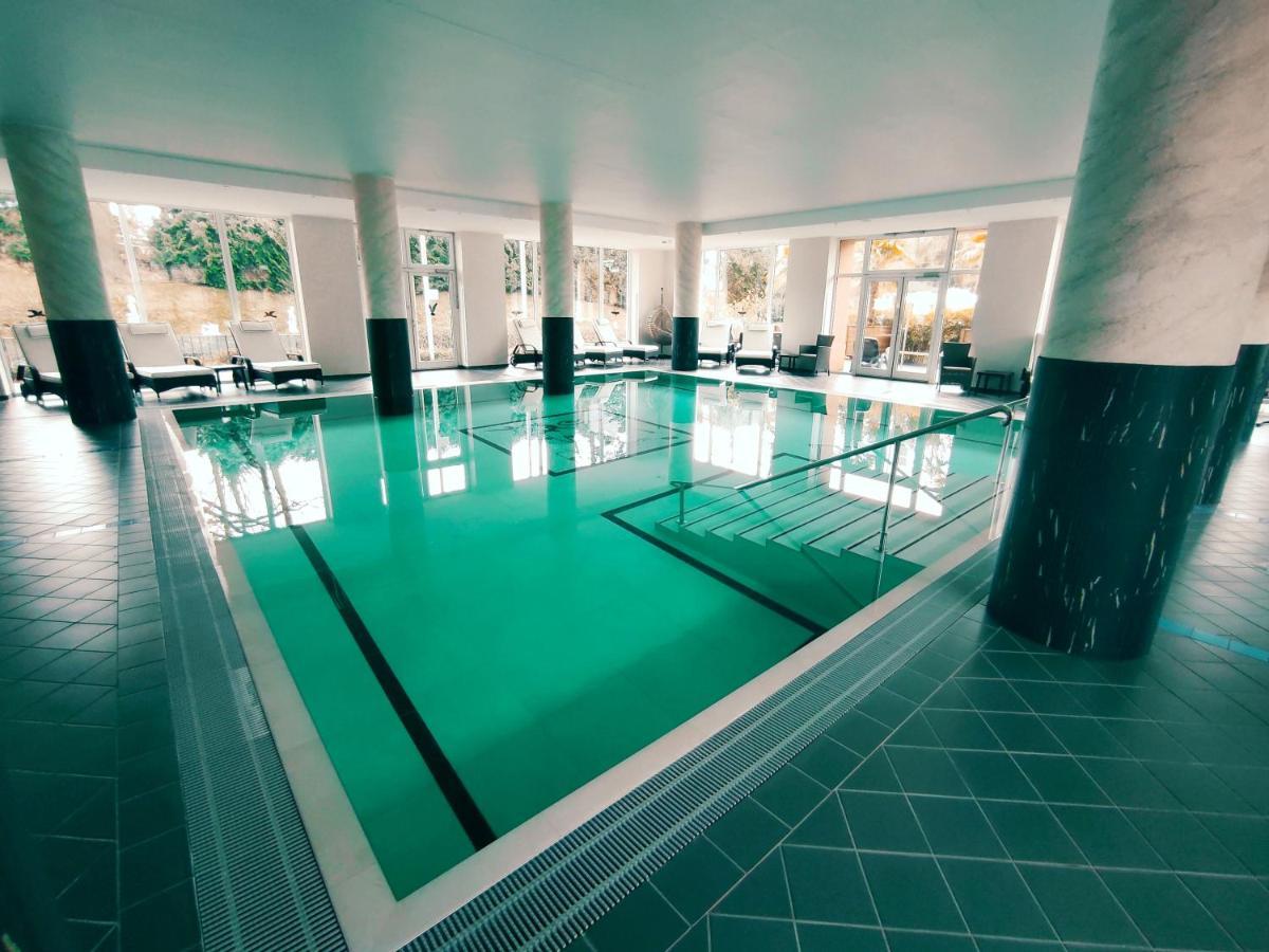 The Lakeside - Burghotel Zu Strausberg Buitenkant foto