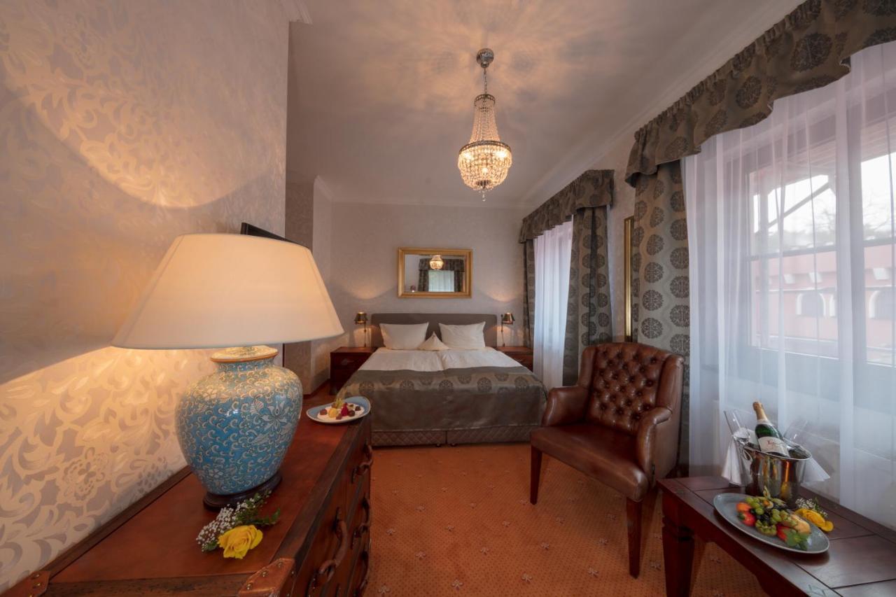 The Lakeside - Burghotel Zu Strausberg Buitenkant foto
