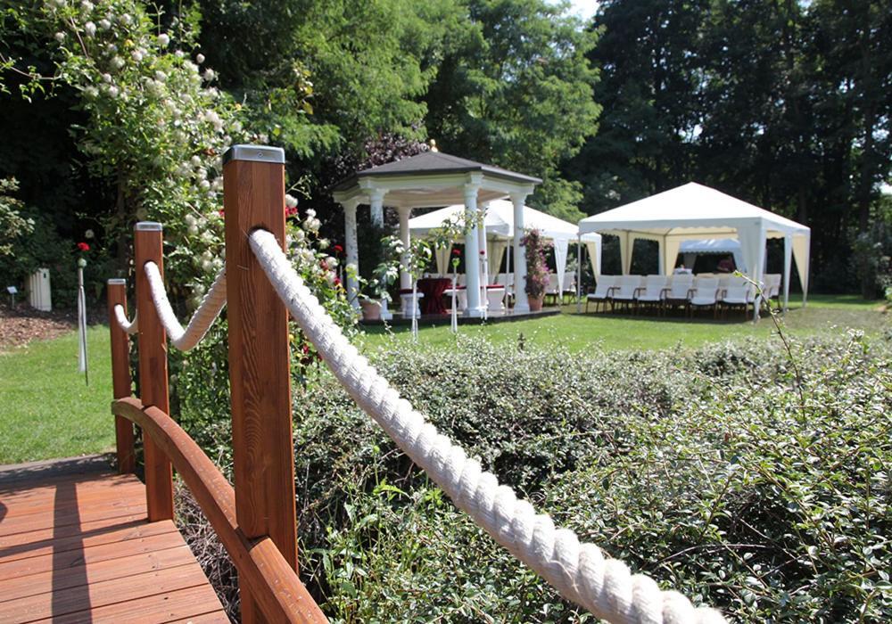 The Lakeside - Burghotel Zu Strausberg Buitenkant foto